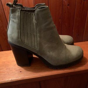 Chunky-heeled throwback Target booties